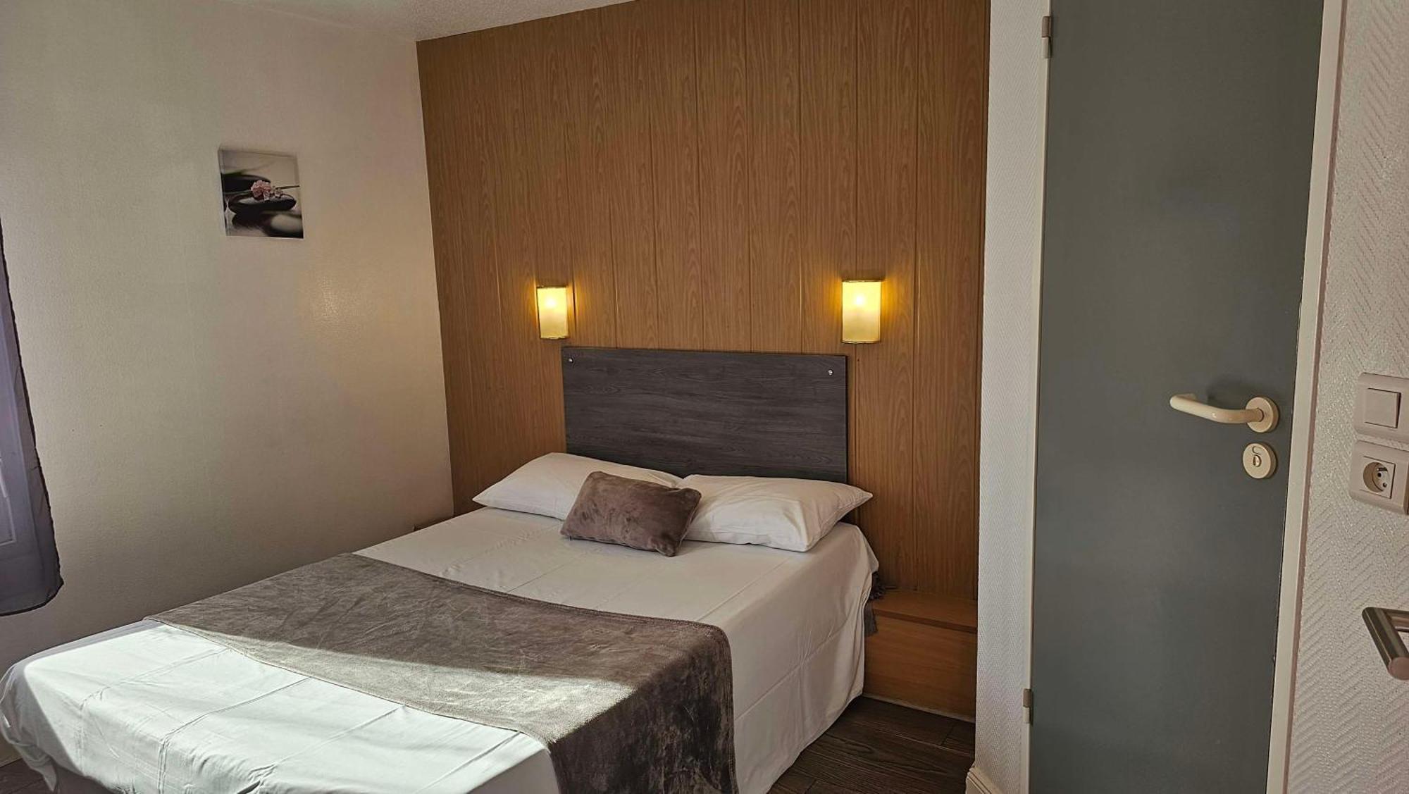 Brit Hotel Essentiel Pau Lescar Exterior foto