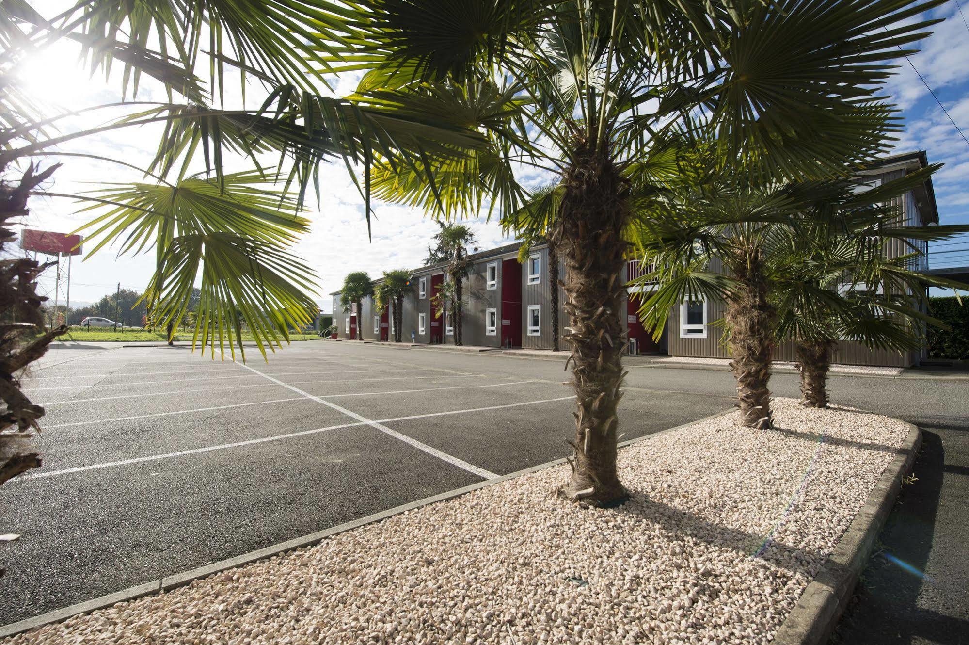 Brit Hotel Essentiel Pau Lescar Exterior foto